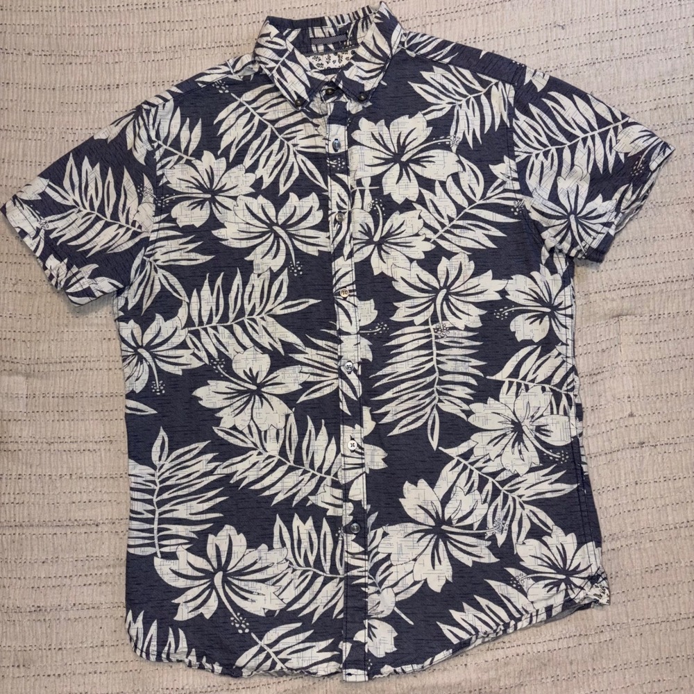 Cactus Man Ricky Singh Mens Small Navy Blue White Tropical Hibiscus Floral Shirt
